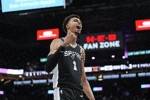 1年前的今天:文班亚马成为NBA史上砍20分20板最年轻的球员